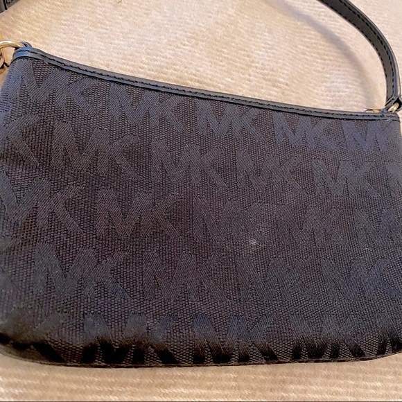 Michael Kors Wristlet - Picture 4 of 6